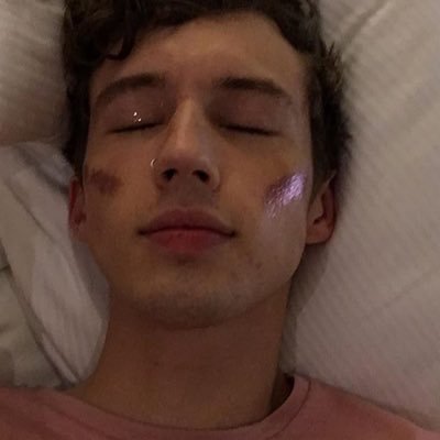 Hi! Sorry, I know everyone hates these but please follow @howellasfrick! I will be your best best best friend ever! No need to follow this account. Thank you! ♡