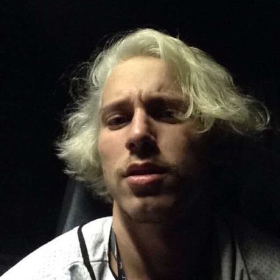 freeclassA's profile picture. escrevi isso chapadão vendo ela fumar pelada 1/3