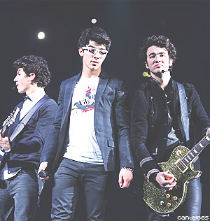 To follow us you must be ADDICTED to the Jonas Brothers! : ) I got #JonasBieberPeace trending on 3.3.10! Started Bouncin' on 10/13/09!