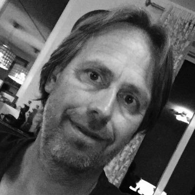 Papa, leermees NL taal, hardloper, hobbyboer annex stalknecht (paardenmeisjesman en -vader...), word blij van taaljuweeltjes lln.