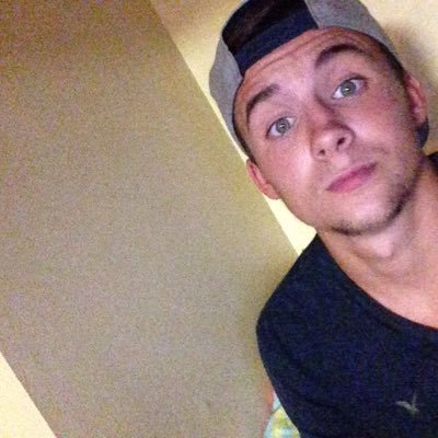 Jonnylogic13's profile picture. I plan to eat with the people I starved with -logic