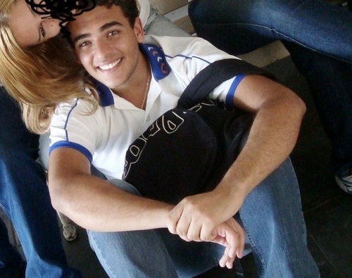 dimango_'s profile picture. Here comes the sun.