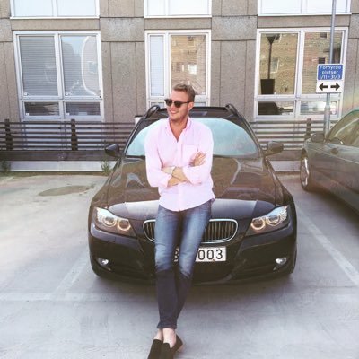 DavidLsson's profile picture. Pluggar Ekonomi i Gävle🍾 20år, ena foten i graven