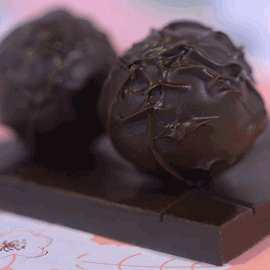 Learn to make fine chocolate edibles online with the Pakalolo Chocolatier Program