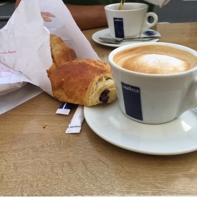 Shapotchka's profile picture. Adjointe à la palette et conseillère aux plots. Parisienne piétonne et normande d'adoption. Cheffe d'entreprise. Automobiliste. Mon Paris Fluctuat nec mergitur.