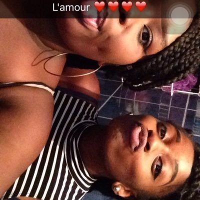 UneRenoi_242's profile picture. 