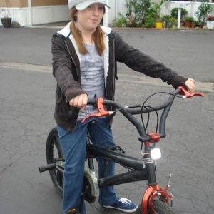 carmen453554762's profile picture. 我若不勇敢， 誰替我堅強！