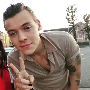 trustlourry's profile picture. saved // @harrysloue