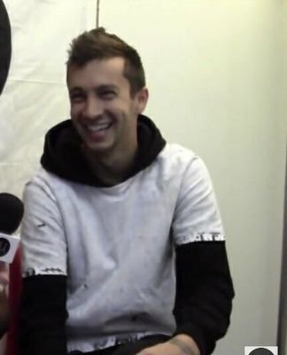 Free follow from @odetoroses // Please follow me back there on my main. Thank you! Have a great day. |-/