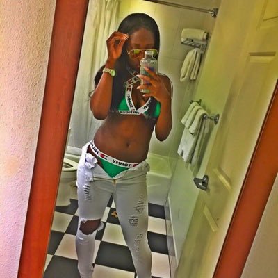 New Twitter !!!!! Slaying on u Hoes. foreign mami 😈😏