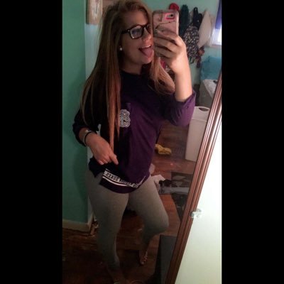 iloveblakegrayy's profile picture. 