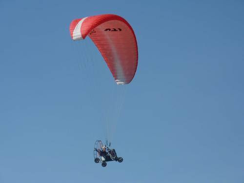 lot_paramoteur's profile picture. École paramoteur dans le lot à deux pas de Cahors.Baptême, formation brevet,photos aériennes. Un simple champ pour décoller et le monde en miniature apparaît.