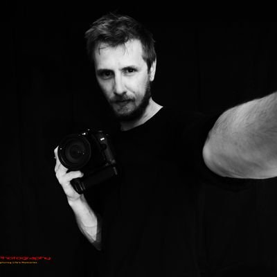 CRPhotography2's profile picture. Professional portrait photographer