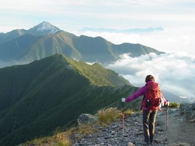 趣味は、山歩き。下山後の温泉とビールに幸せを感じてます。週末の天気に一喜一憂の日々。