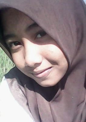 dinasofiana2003's profile picture. huh