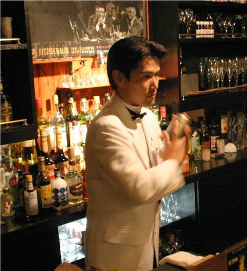 BARSWING's profile picture. Artist Promote、Live Produce、Stage Design、etc…の活動を行うSwing EasyのProducerをしています。また、山代温泉でBarも経営しています。 愛と勇気と知恵が信条で、人生を面白く生きるのが願いです。