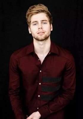 not an american fangirl but hoping to be noticed.
Loves 5SOS so much💕 / Directioner+Belieber 🌼
DIE HARD FAN✊