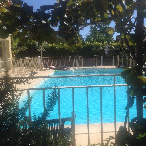 HERVE_HERNANDEZ's profile picture. Aux portes de Chalon-sur-Saône, propriété disposant de 7 gîtes indépendants, avec piscine chauffée commune en accès libre.
A 10 minutes de la route des vins.