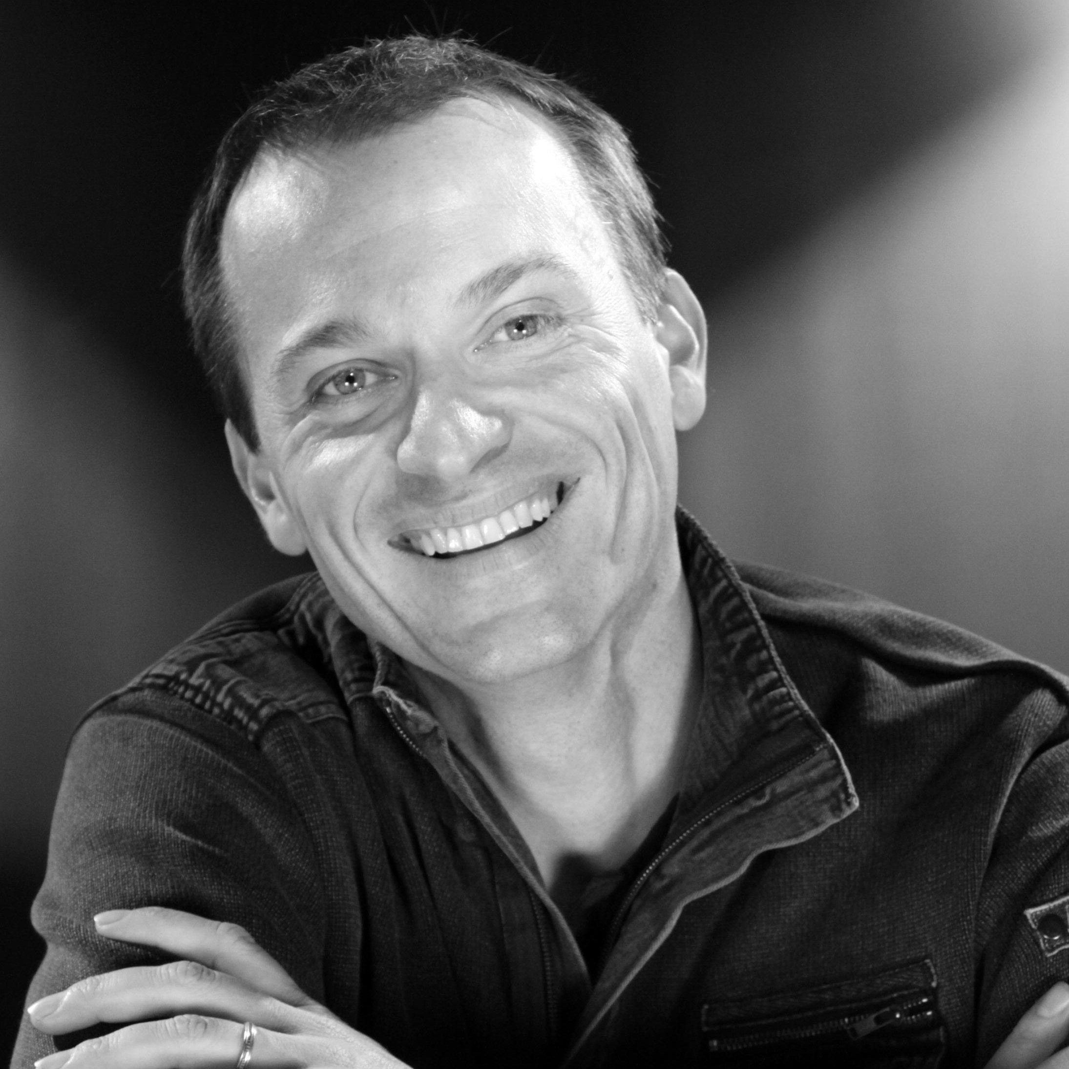 Professeur des Universités. Co-directeur axe 3 du CIMEOS et de TransLation MSH. Pilote du projet ANR Beelzebot, I-SITE BFC Cocktail. Ancien Vice-Président uB.