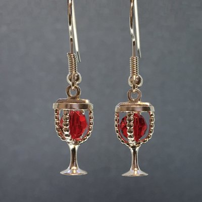 https://t.co/0vnXzBPpn2

We make awesome wine related jewelry!