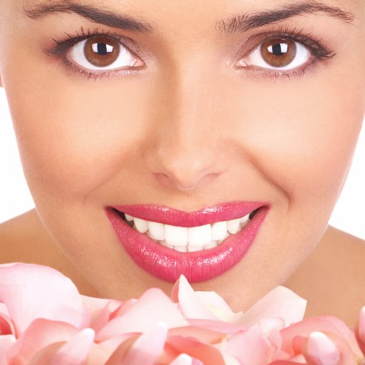Hi My name is Laura, and I am here to share some Amazing #Makeup #Sales that You Will Ever See. I am a sunny kind of person, just enjoying life with my family.