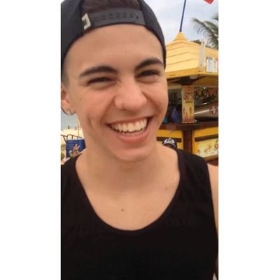 SÓ DIGO UMA COISA 
TIRA O PÉ DO CHÃO E VEM
FÃ DE BALADA .....@Biel Fiz do seu sorriso meu abrigo !