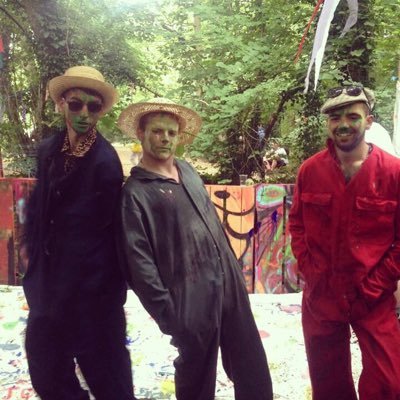 Domsampays's profile picture. I’m very important. I have many leather bound books and my apartment smells of rich mahogany.