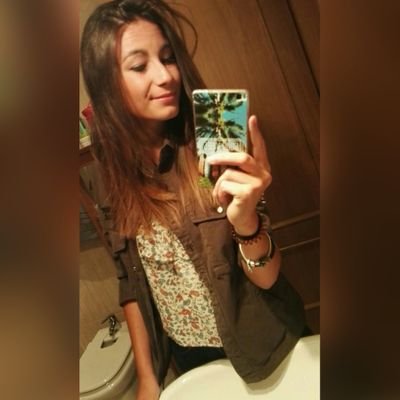 Eli17398's profile picture. La sonrisa es la curva que lo endereza todo.