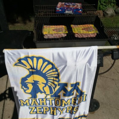 Mahtomedi Tailgate Club: Wieners are our Specialty. You bring it? We'll grill it. Find us in any parking lot before Maht sports