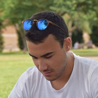 corbacho_oscar's profile picture. Estudiant d'arquitectura de l'ETSAB
Jugant a fútbol a l'U.D.Parc