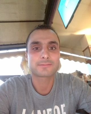 Sono un ragazzo che gli piace uscire con gli amici,divertirmi e far divertire,sono socievole generoso e un bravo ragazzo,chi mi vuole conoscere mi cerchi