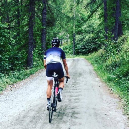 Adventurer, long dist. triathlete and french epicurist capturing life essentials 10.000 km per year.
Sports Events Manager @amaurysport / Co-founder @JogginFR