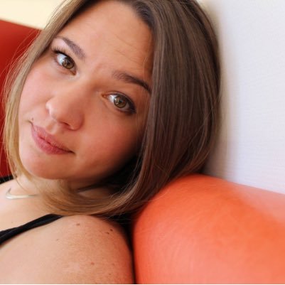 22 yo. Mairie de Fresnay (72). #NomusicNolife. Festivalière à ses heures perdues.