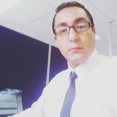 Alli donde la vida levanta muros la inteligencia abre una salida.