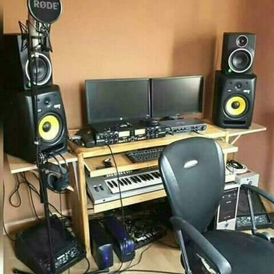 C.E.O Shuga Entertainment/Baddest Vocalist/Bookings/Shows/Deals/Guitarist/Best Performer/Handsome/Song Writer/Poet///+2347037743290