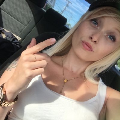 LaurelMOON420's profile picture. 