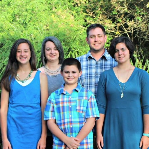 Full-time missionary family with Reaching & Teaching currently serving in Roatan, Honduras