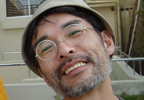 いつもボーとしています。アイアンガーヨガの教室の受講生、読書会の連絡係。自分が食べるパンを自宅で焼いています。料理本を眺めるのが好き。