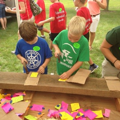 In our 4th grade classroom we love to learn, respect others, and dig deep into our Catholic faith!