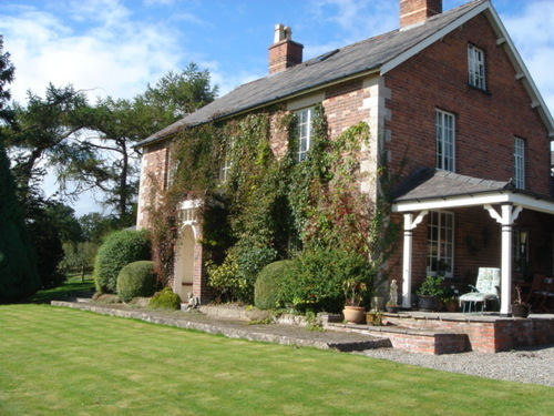 Charming Bed & Breakfast country house home. Set in the Vale of Clwyd Ruthin Experience all North Wales has to offer.