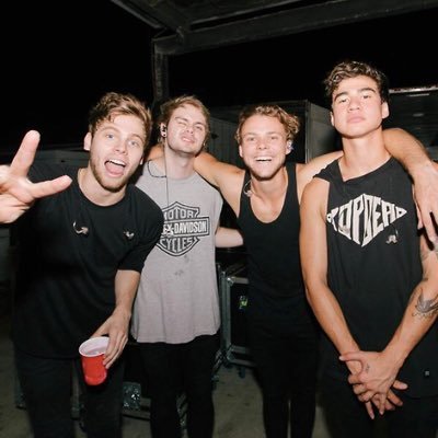 ||use #RussiaLoves5SOS to help Russia get noticed by @5SOS||