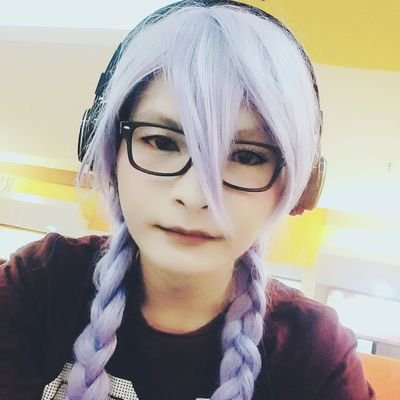 Cosplayer (?) , Meme Reposter , Event/Wedding Organizer , Kejenger
Facebook : Richie Mamarimbing
Line : Riechoot
Instagram : Chiehuahuaa