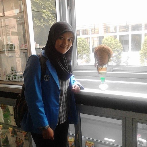 daramulyana17's profile picture. 