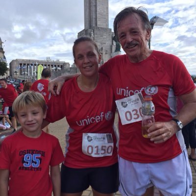 Médico cirujano,deportista (rugby, futbol o cualquier cosa que se mueva) padre de cinco hijos, abuelo de once
