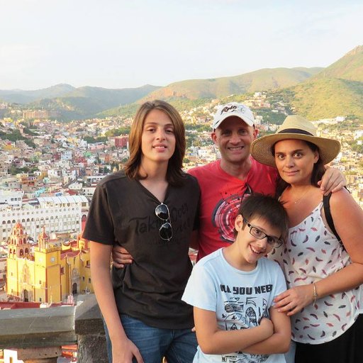 Familia de #NomadasDigitales con 2 niños que aprenden sin escuela #worldschooler ✈️ #bilingual | Siguenos en esta aventura de #educarviajando!