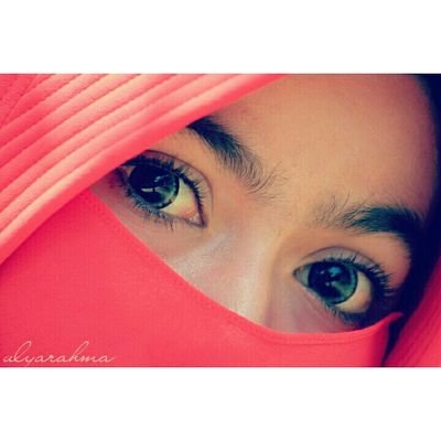 Wanita biasa, udah gitu aja.
