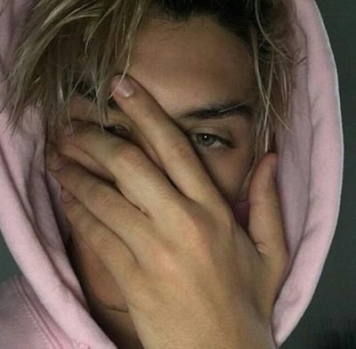 zacrpgopl's profile picture. Nothing really matter to me //