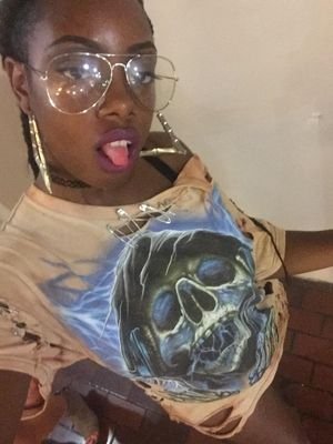 Xoxonicolee1's profile picture. 