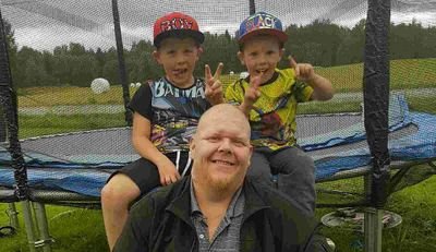 EricSvartblekk's profile picture. 40 å alltid masse humor å pus er tingen