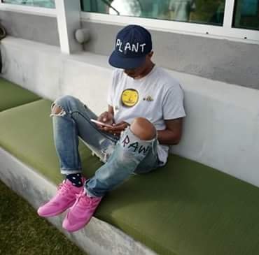 LehasaMusik's profile picture. Founder Ex-xel 👣 Muzik. 👨‍🎤Sound Engineer and 👨‍💻Web Developer. Your twitter English👨‍🏫 tutor😂😂😂 Gemini🦀🇬🇧🇬🇧🇬🇧